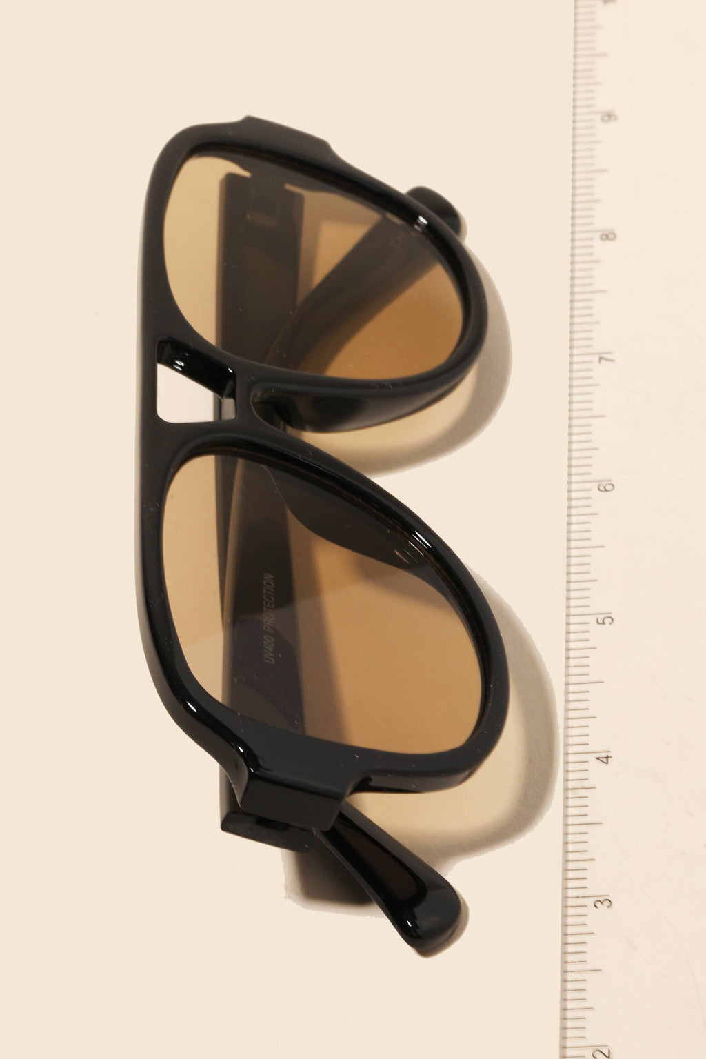 Twelve Piece Tortoise Frame Sunglasses Set: MULTI