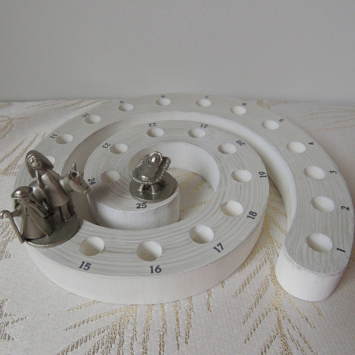 Spiral Christmas Countdown: White