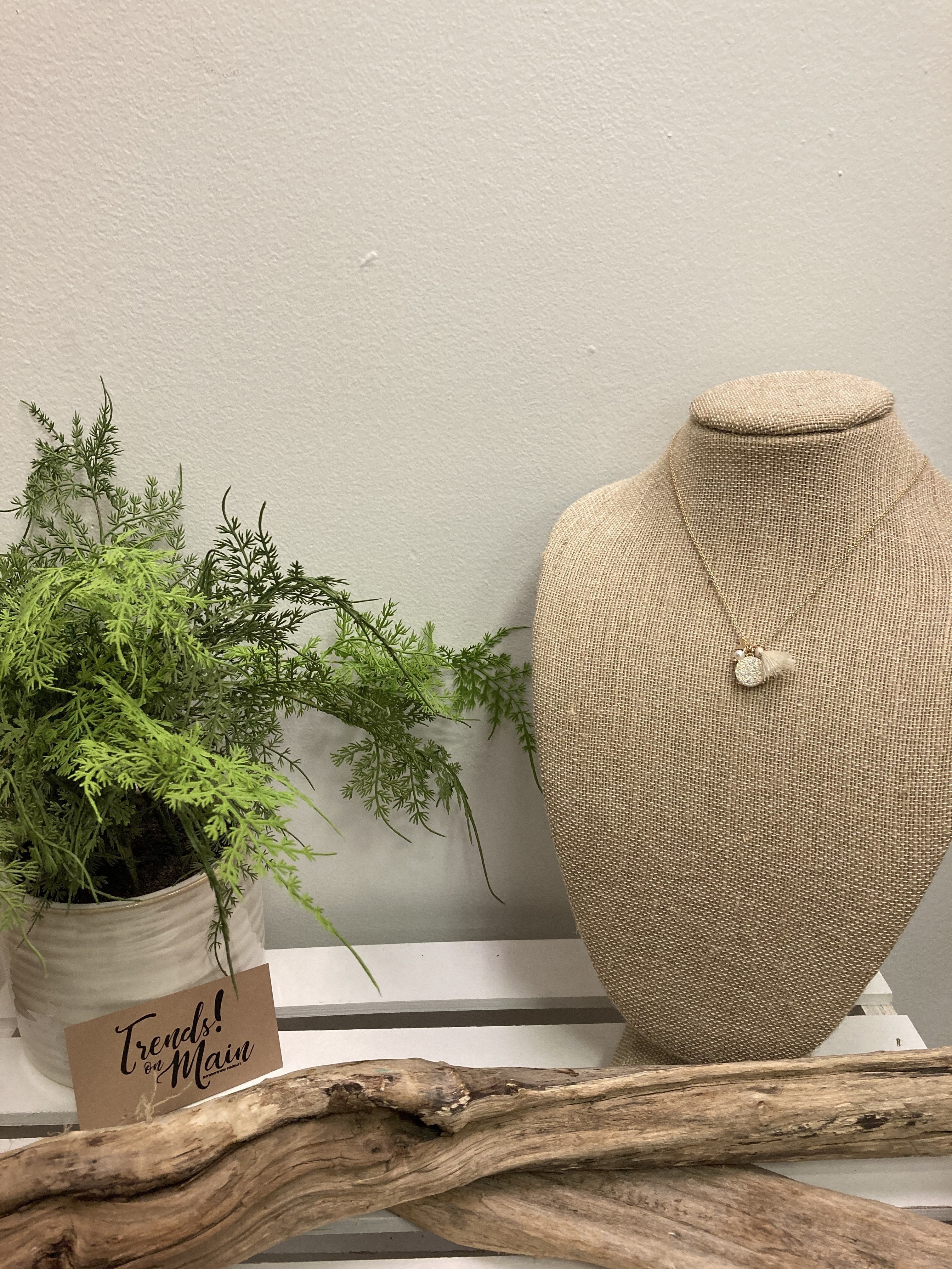 Cream cluster necklace