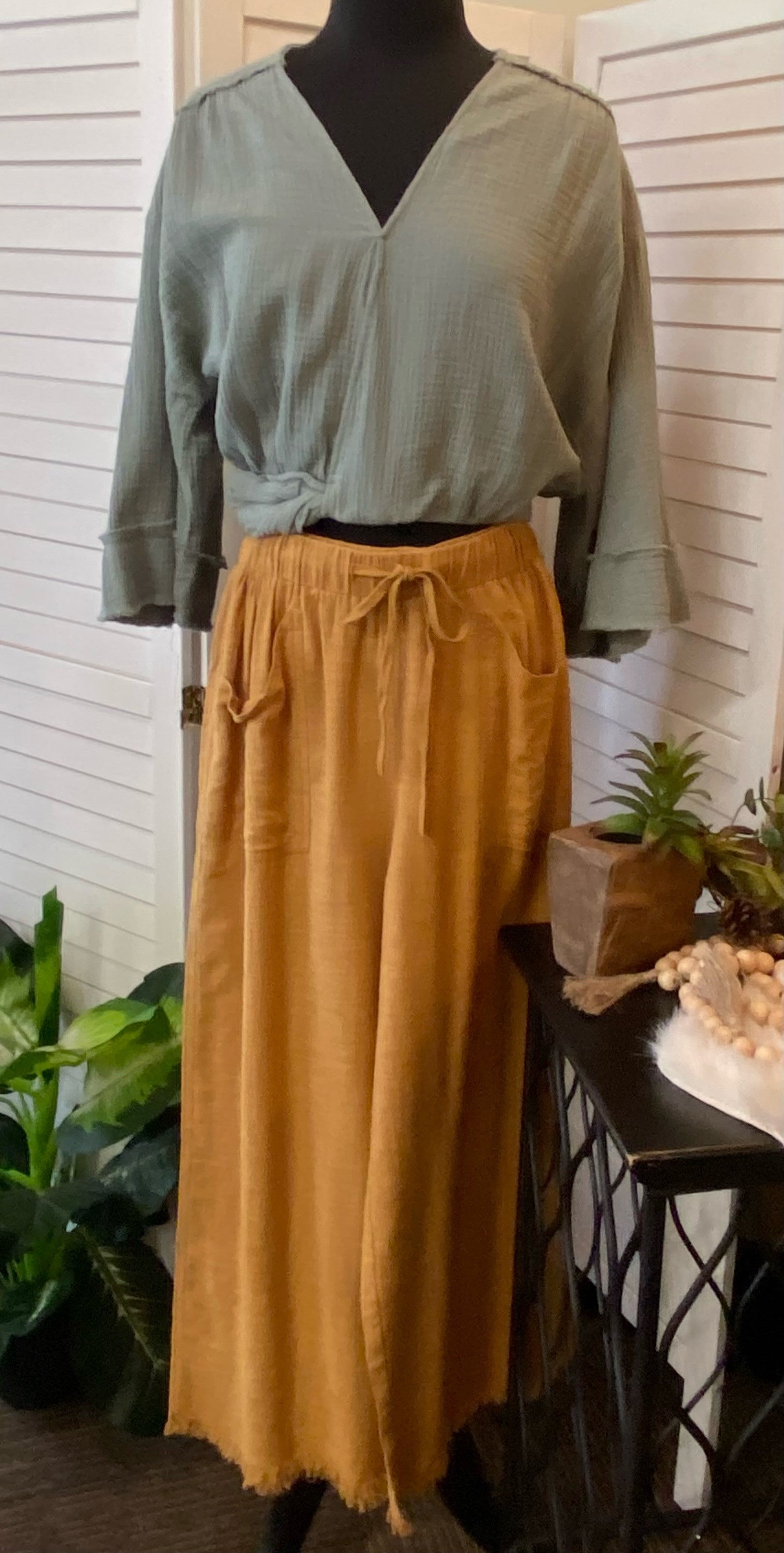 Frayed Hem Pants w/ Drawstring & Pockets