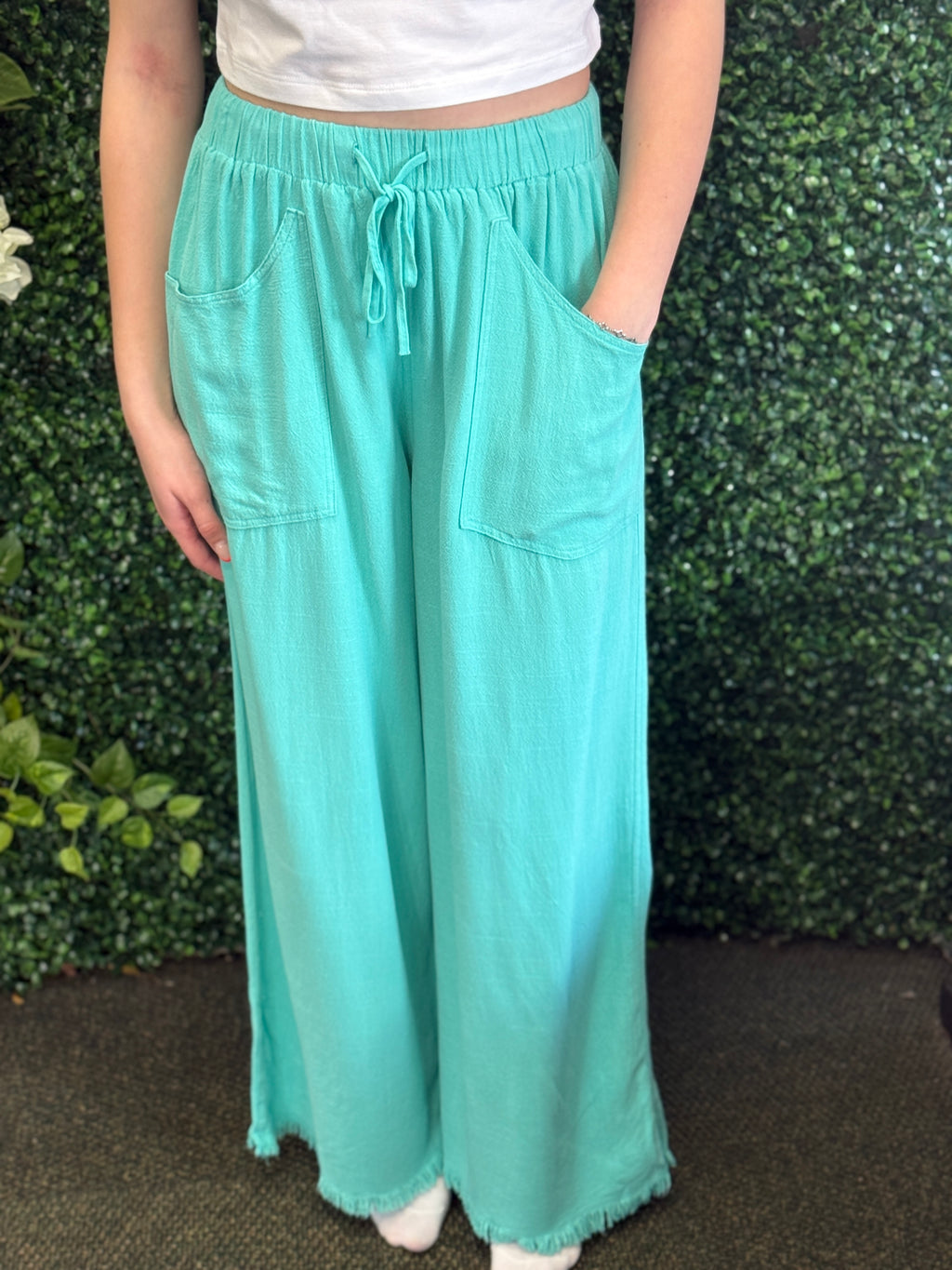 Frayed Cropped Wide Leg Pants