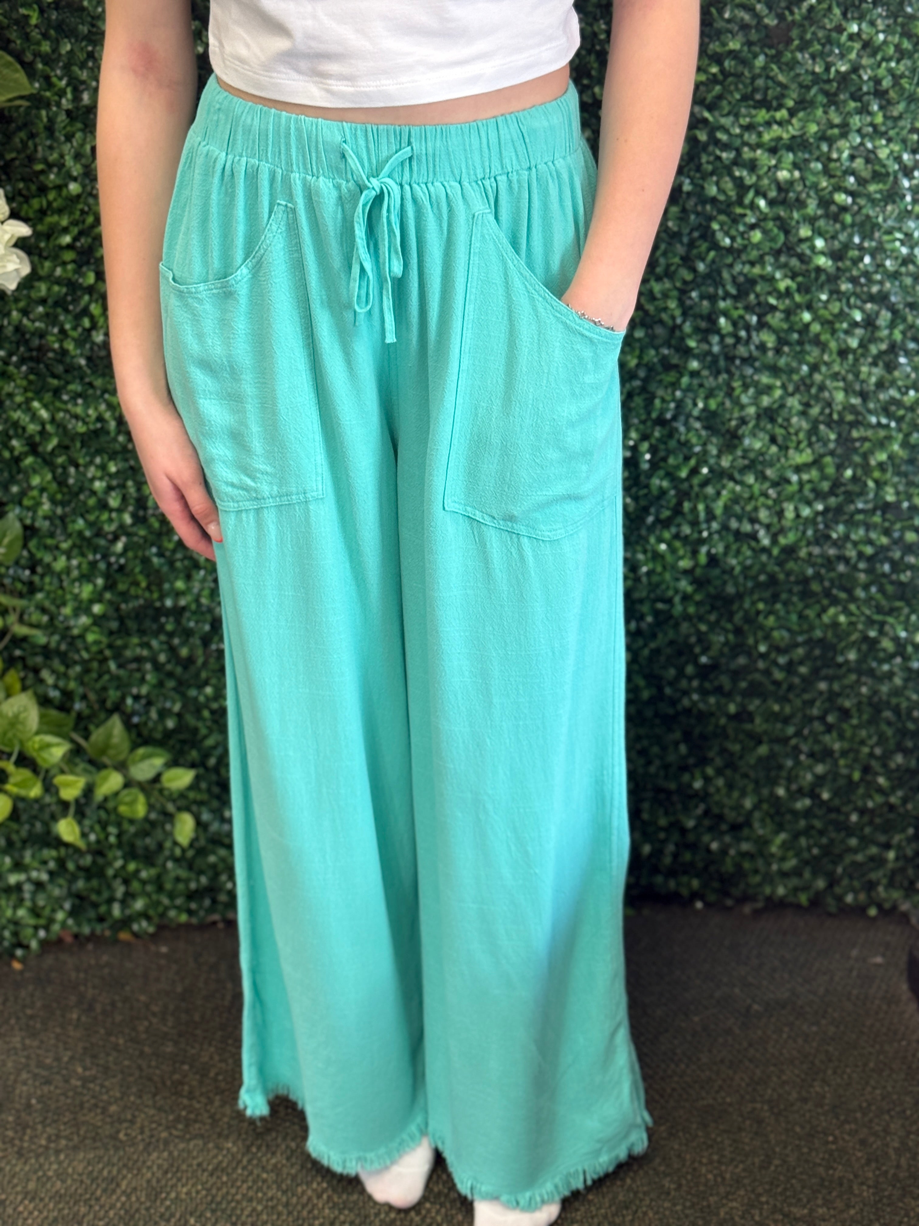 Frayed Cropped Wide Leg Pants
