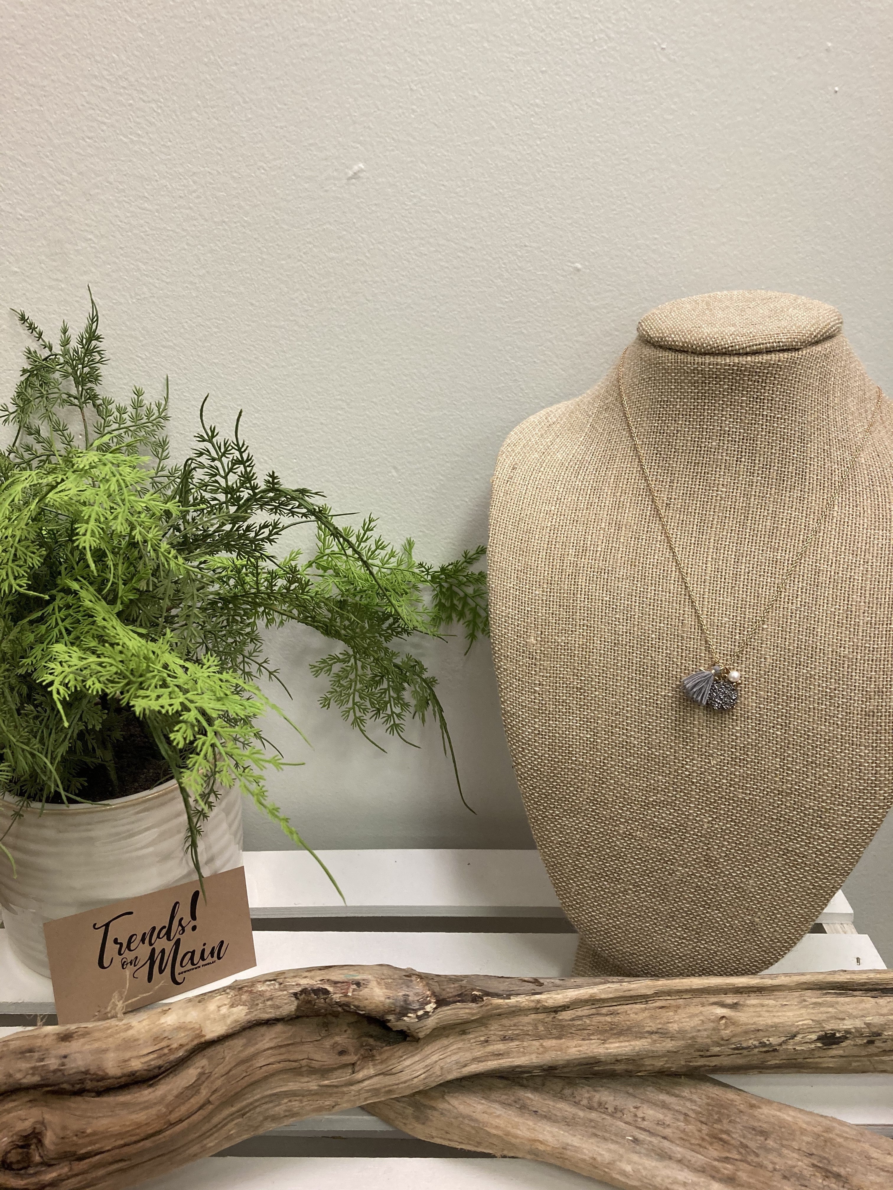 Gray cluster necklace