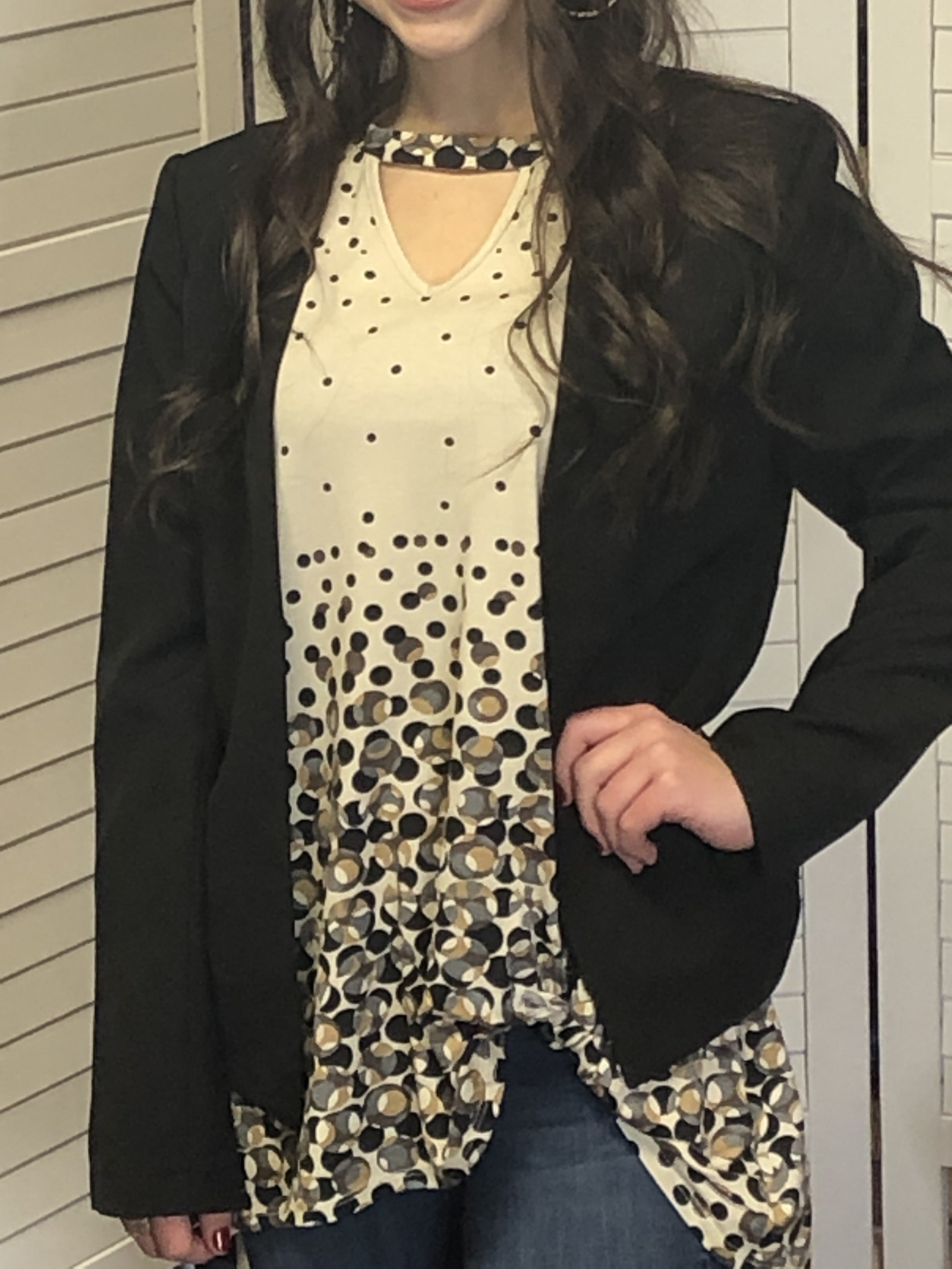 Long sleeve collarless blazer
