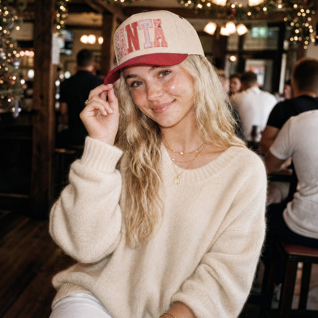 C.C SANTA APPLIQUE LETTER Embroidered Trucker Cap: Burgundy