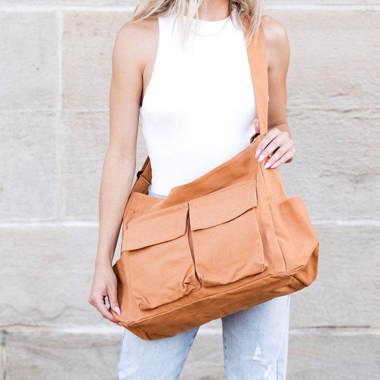 Nova Oversize Canvas Messenger Bag: Olive