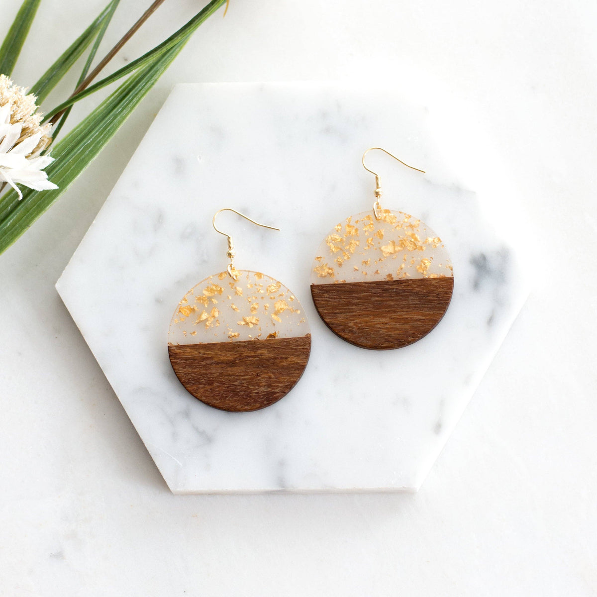 Gold Fleck Resin Wood Earrings: Circle