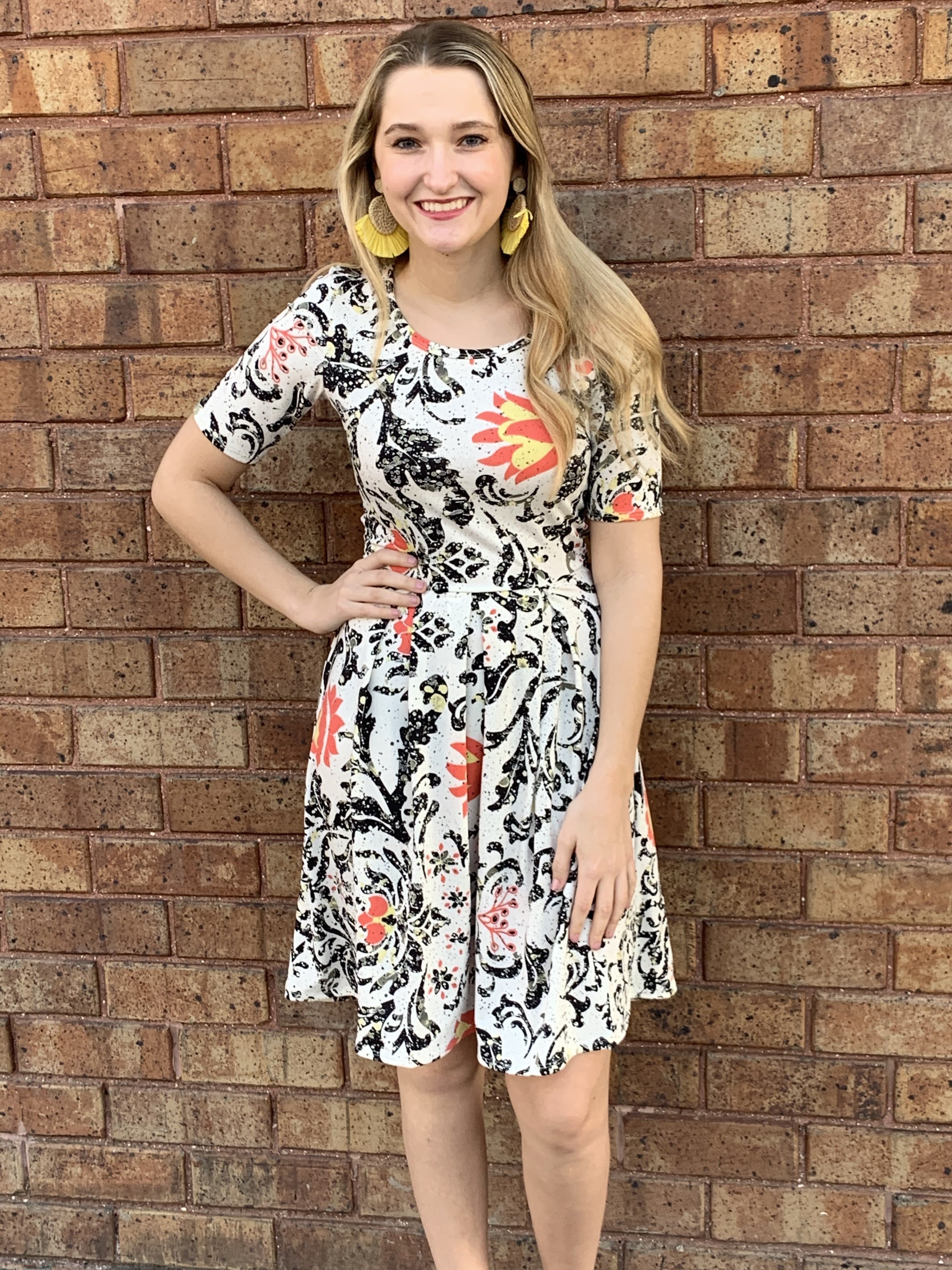 Blk/Wh Floral Shortsleeved Flare Dress