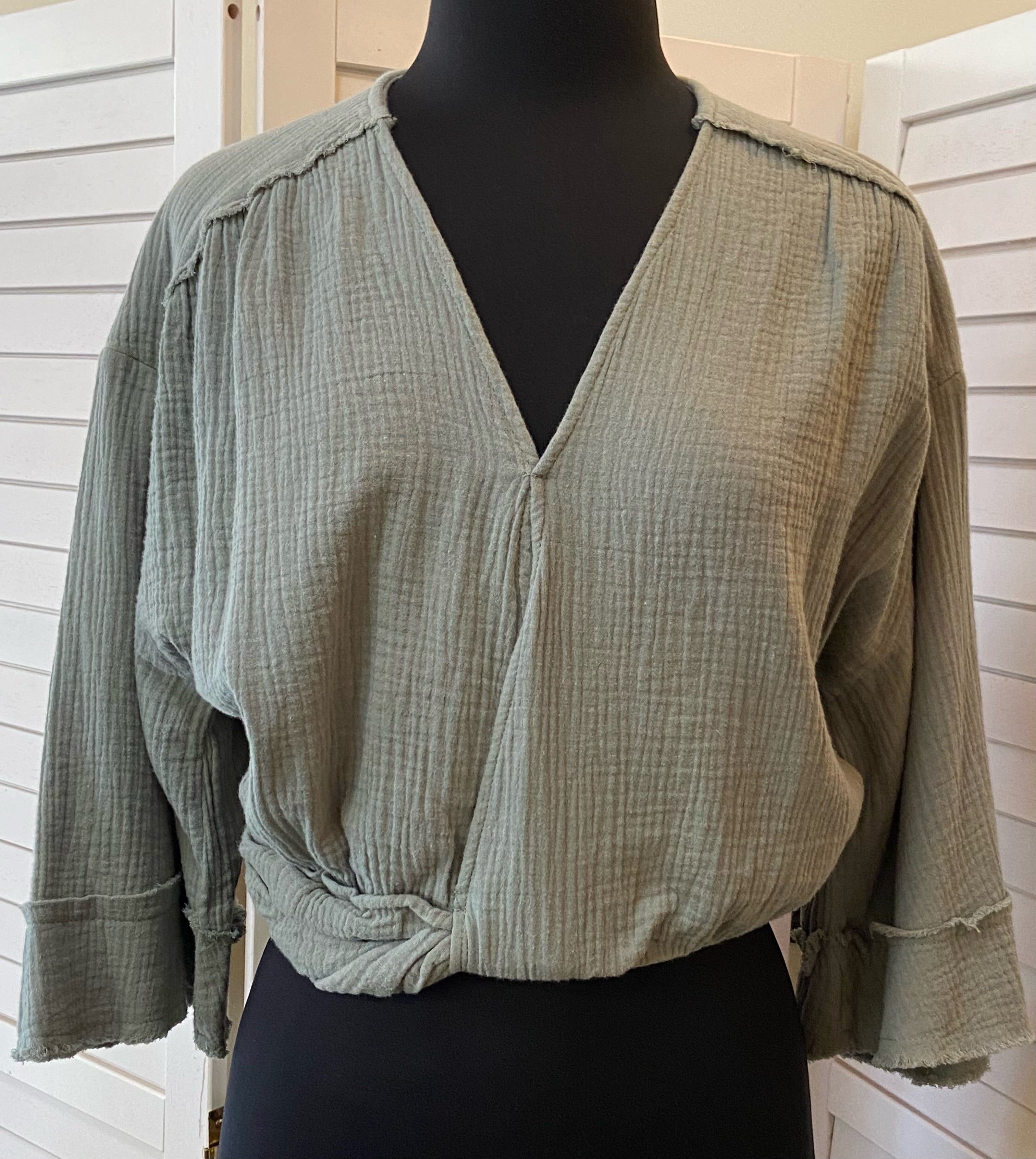 Solid Crinkled V-neck 3/4 Sleeve Length Cropped Top