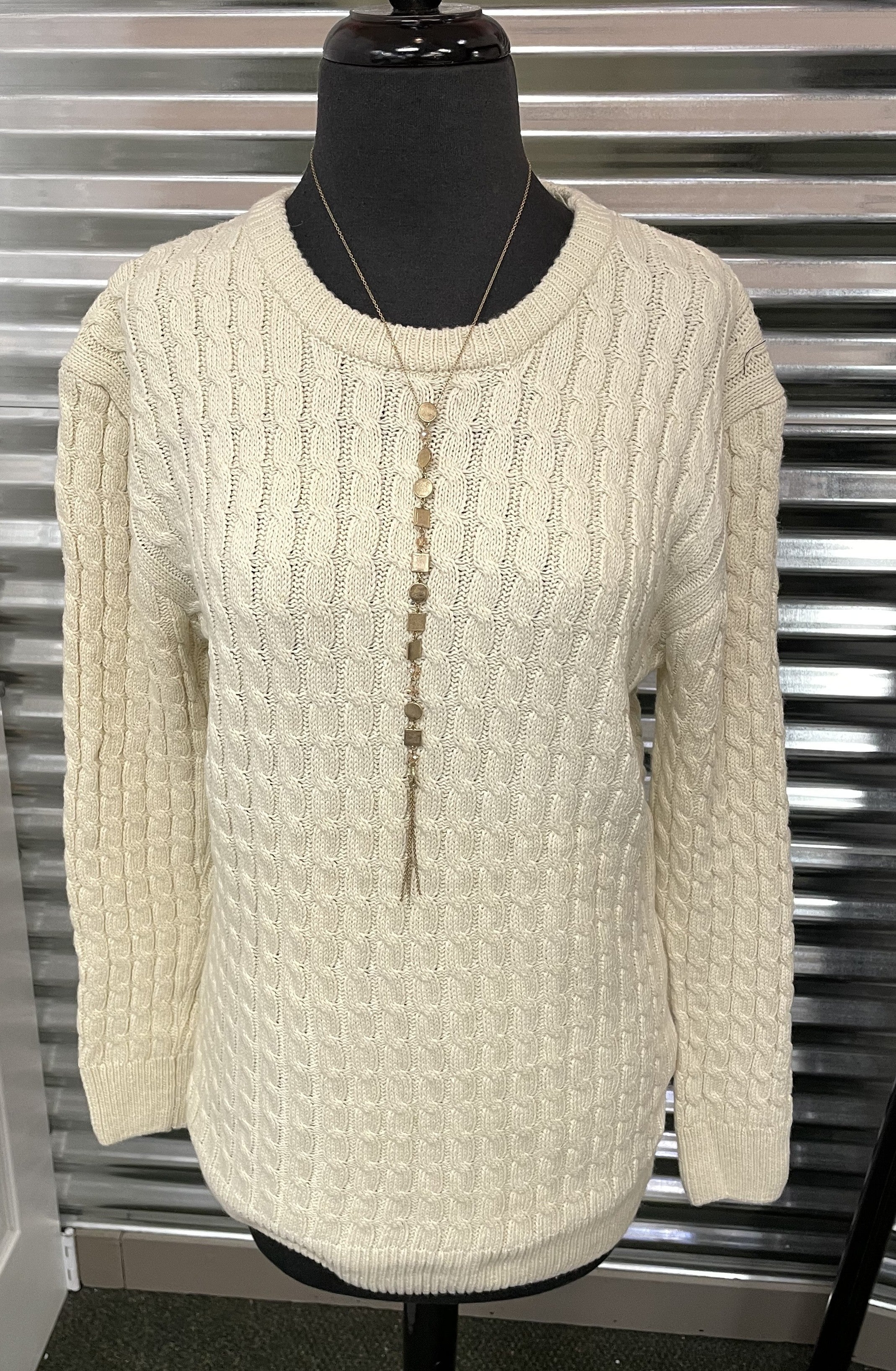 Round Neck Cable Knit Sweater
